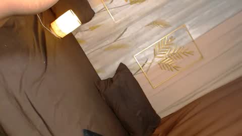 Snapshot of devoncummer chatting on 19, 10, 2025 rhiane online show from 19, 10, 2025