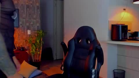 JULIAN online show from 27, 11, 2025