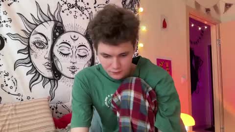 Snapshot of di_n_alex chatting on 19, 12, 2024 Di Alex online show from 19, 12, 2024