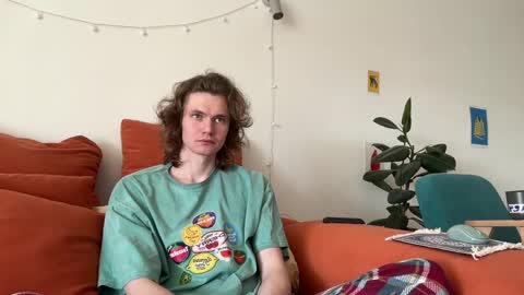 Snapshot of di_n_alex chatting on 4, 4, 2026 Di Alex online show from 4, 4, 2026