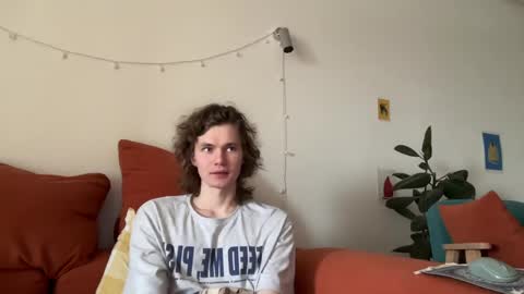 Snapshot of di_n_alex chatting on 9, 4, 2026 Di Alex online show from 9, 4, 2026