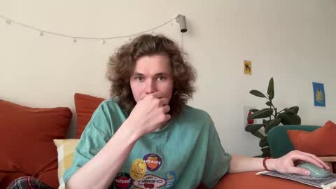 Snapshot of di_n_alex chatting on 11, 4, 2026 Di Alex online show from 11, 4, 2026