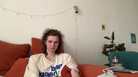 Snapshot of di_n_alex chatting on 12, 4, 2026 Di Alex online show from 12, 4, 2026