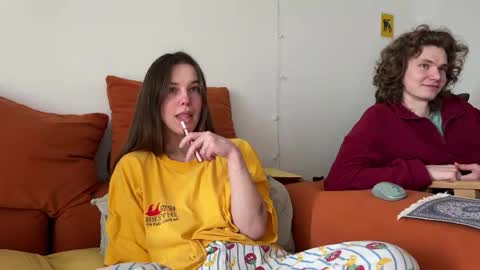 Snapshot of di_n_alex chatting on 23, 4, 2026 Di Alex online show from 23, 4, 2026