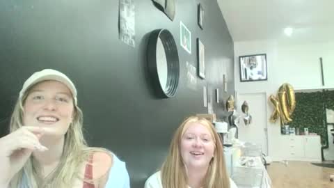 Snapshot of diamondj2104 chatting on 2, 10, 2025 diamondj2104 online show from 2, 10, 2025