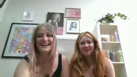 Snapshot of diamondj2104 chatting on 24, 10, 2025 diamondj2104 online show from 24, 10, 2025