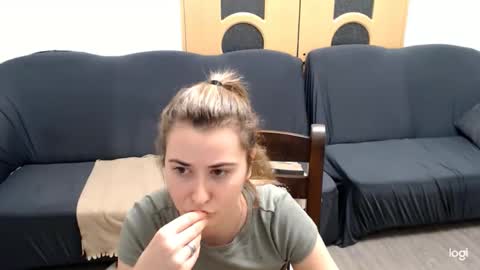 Snapshot of dianasmiey7 chatting on 17, 12, 2024 dianasmiey7 online show from 17, 12, 2024