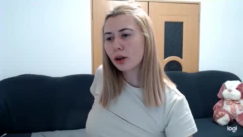 Snapshot of dianasmiey7 chatting on 21, 2, 2025 dianasmiey7 online show from 21, 2, 2025
