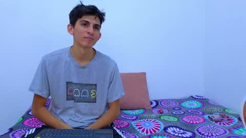 Ana  Leo online show from 4, 2, 2025