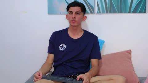 Snapshot of dianayleo chatting on 2, 4, 2026 Ana Leo online show from 2, 4, 2026