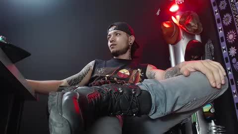 DICAPRIO online show from 4, 3, 2025