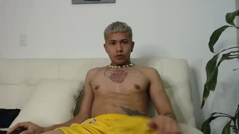 Snapshot of dilanxxx8888 chatting on 14, 11, 2025 dilanxxx8888 online show from 14, 11, 2025