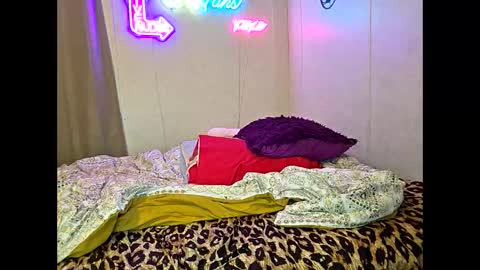 Snapshot of dimepiecexxx chatting on 30, 5, 2026 Sofie online show from 30, 5, 2026