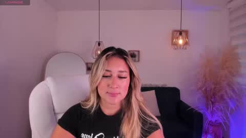 Snapshot of dina_ride chatting on 8, 10, 2025 online show from 8, 10, 2025