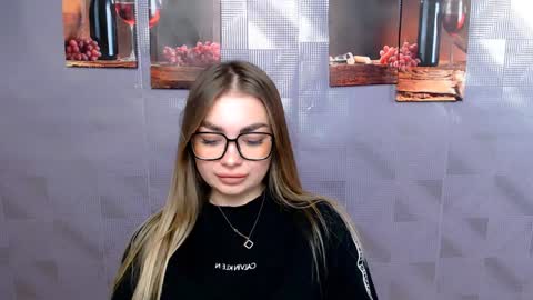 Snapshot of dinagerson chatting on 11, 12, 2024 dinagerson online show from 11, 12, 2024