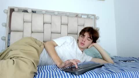 Snapshot of dioniso_69 chatting on 5, 12, 2025 apollo online show from 5, 12, 2025