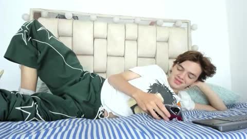 Snapshot of dioniso_69 chatting on 15, 12, 2025 apollo online show from 15, 12, 2025