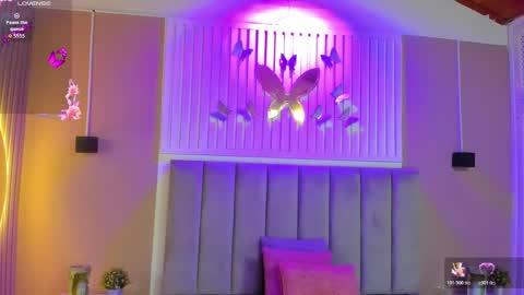 Snapshot of diosa_cristal chatting on 2, 12, 2025 Cristal online show from 2, 12, 2025