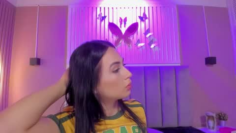 Snapshot of diosa_cristal chatting on 4, 12, 2025 Cristal online show from 4, 12, 2025