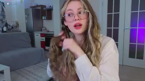 Snapshot of dipamellyy chatting on 31, 3, 2026 Diana online show from 31, 3, 2026