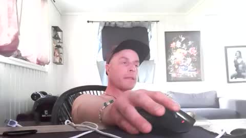 Snapshot of dirkdigglerofficial chatting on 29, 5, 2026 dirkdigglerofficial online show from 29, 5, 2026