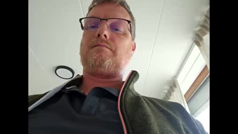 Snapshot of dirkkie1975 chatting on 17, 4, 2026 dirkkie1975 online show from 17, 4, 2026