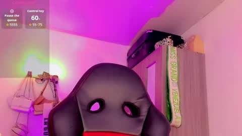 Naomy  online show from 8, 5, 2026
