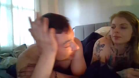 Snapshot of disfrutocouple chatting on 28, 4, 2026 disfrutocouple online show from 28, 4, 2026