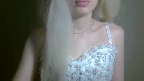 DitaMilton online show from 25, 10, 2025