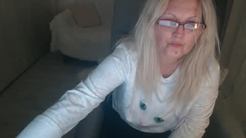 Snapshot of divineblond chatting on 2, 4, 2026 Alexxa online show from 2, 4, 2026