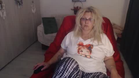 Snapshot of divineblond chatting on 4, 4, 2026 Alexxa online show from 4, 4, 2026