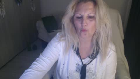 Snapshot of divineblond chatting on 7, 4, 2026 Alexxa online show from 7, 4, 2026