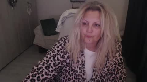 Snapshot of divineblond chatting on 9, 4, 2026 Alexxa online show from 9, 4, 2026