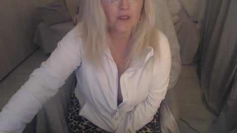 Snapshot of divineblond chatting on 13, 4, 2026 Alexxa online show from 13, 4, 2026