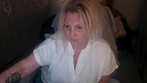 Snapshot of divineblond chatting on 15, 4, 2026 Alexxa online show from 15, 4, 2026
