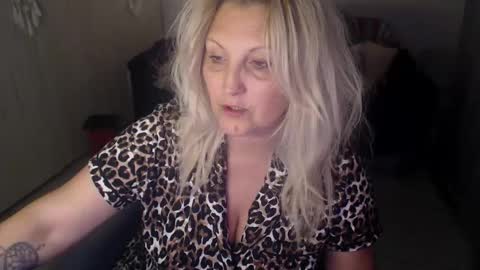 Snapshot of divineblond chatting on 16, 4, 2026 Alexxa online show from 16, 4, 2026