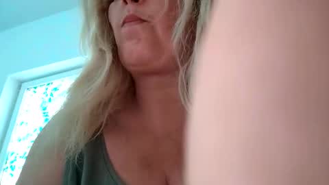 Snapshot of divineblond chatting on 20, 4, 2026 Alexxa online show from 20, 4, 2026