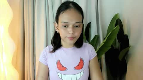 Snapshot of divinegoddness chatting on 18, 4, 2026 Crystal mae online show from 18, 4, 2026