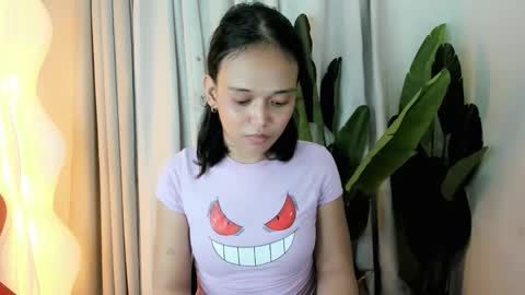 Snapshot of divinegoddness chatting on 18, 4, 2026 Crystal mae online show from 18, 4, 2026