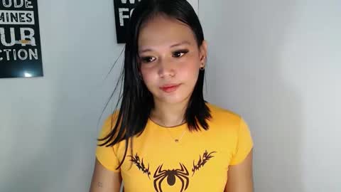 Snapshot of divinegoddness chatting on 23, 4, 2026 Crystal mae online show from 23, 4, 2026