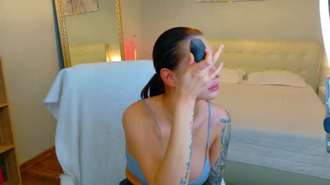 Snapshot of divineluxe chatting on 16, 6, 2026 Ivory Blue. online show from 16, 6, 2026