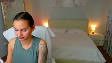 Snapshot of divineluxe chatting on 18, 6, 2026 Ivory Blue. online show from 18, 6, 2026