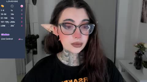 dixipixi_ online show from 18, 10, 2025