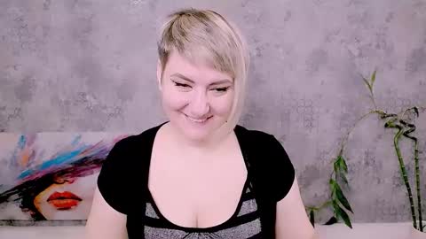 Snapshot of djullia chatting on 4, 12, 2025 djullia online show from 4, 12, 2025