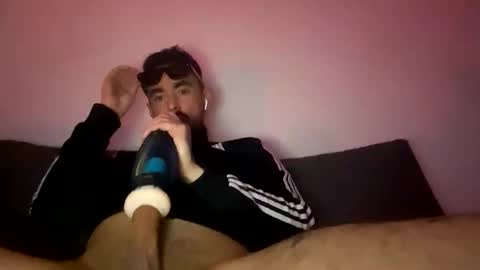 Snapshot of dmoeni chatting on 25, 4, 2026 Azier online show from 25, 4, 2026