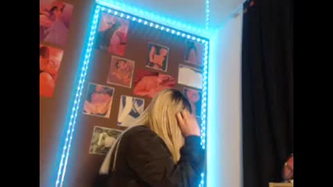 Snapshot of doeschi_fox chatting on 22, 4, 2026 doeschi_fox online show from 22, 4, 2026