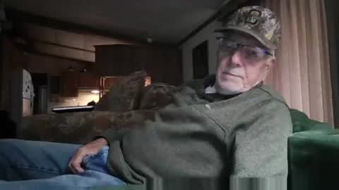 Snapshot of doingmyself69 chatting on 28, 5, 2026 doingmyself69 online show from 28, 5, 2026
