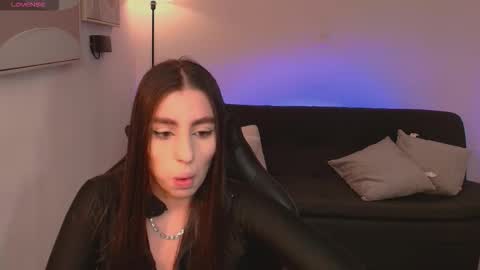 Dolcie  online show from 21, 10, 2025