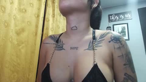 Snapshot of doll_and_thebrown chatting on 25, 10, 2025 doll_and_thebrown online show from 25, 10, 2025