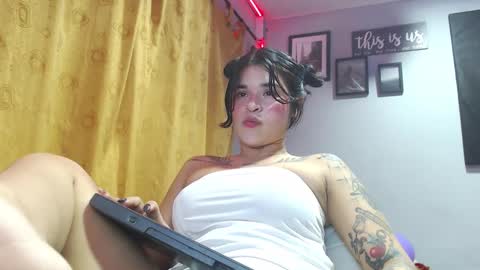 Snapshot of doll_and_thebrown chatting on 25, 11, 2025 doll_and_thebrown online show from 25, 11, 2025